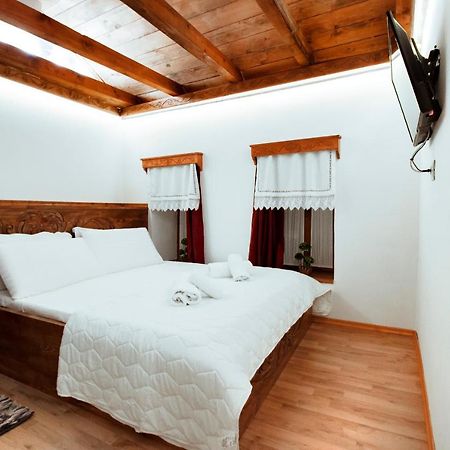 Duplex Apartment Viktoria Gjirokaster Luaran gambar