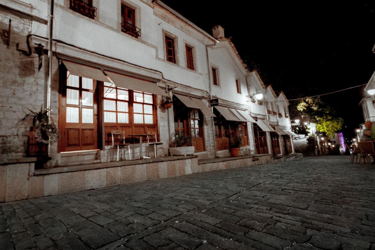 Duplex Apartment Viktoria Gjirokaster Luaran gambar
